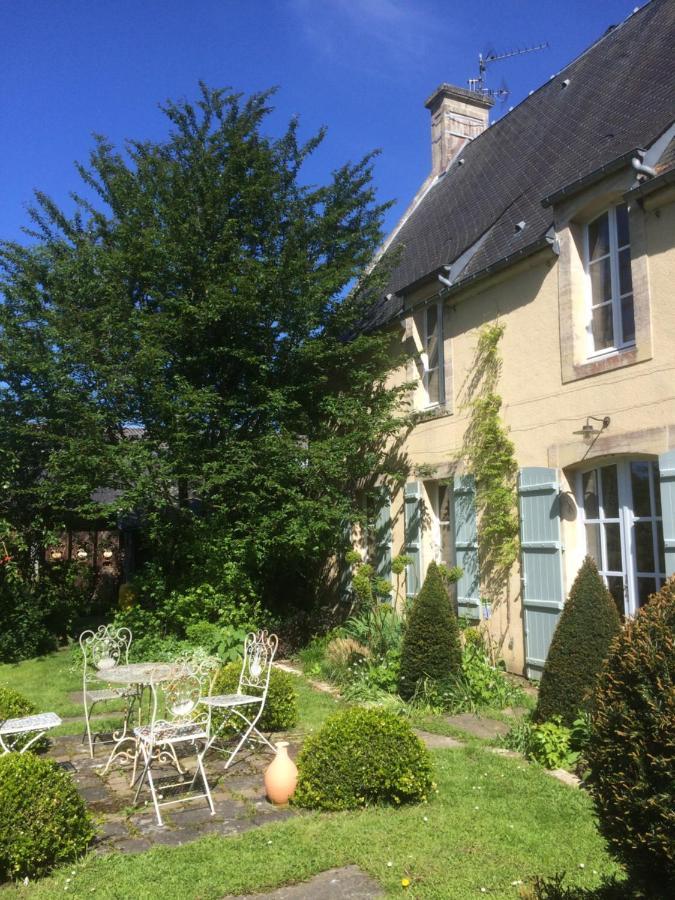 Saint-Martin-des-Entrées De Ma Fenetre Bed & Breakfast エクステリア 写真