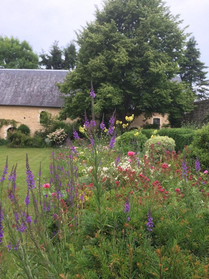 Saint-Martin-des-Entrées De Ma Fenetre Bed & Breakfast エクステリア 写真